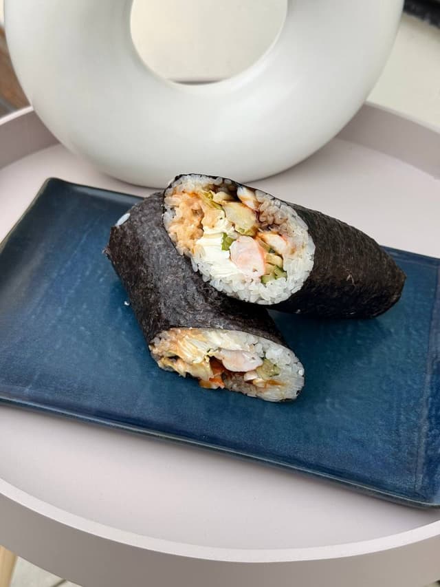 Hand roll з тигровою креветкою