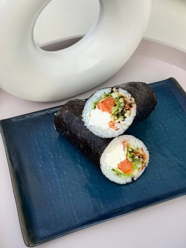 Hand roll з лососем